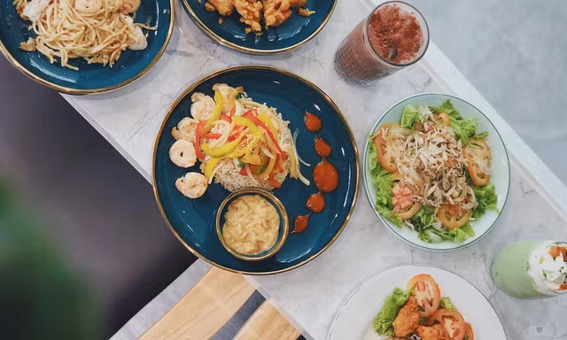 Hẹn hò Sài Gòn: Thực đơn ngập phô mai thơm béo hay gạo lứt "healthy"? 