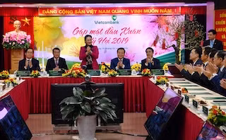 Chiều 11/2. Chủ tịch Quốc hội Nguyễn Thị Kim Ngân đã đến thăm và chúc Tết đầu xuân tại Vietcombank. 