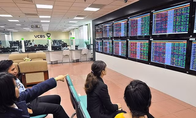 Số tài khoản ngoại liên tục tăng tuy nhiên quan ngại là trong quý 2 khối ngoại liên tục bán ròng 