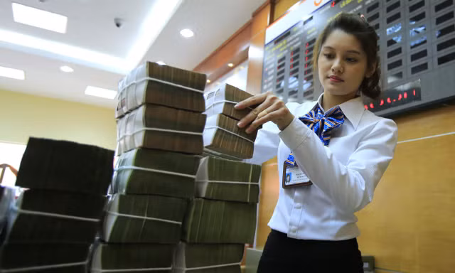 Sau tết, người dân tranh thủ gửi tiền nhàn rỗi vào ngân hàng khá nhiều 