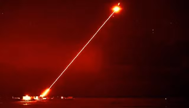 Vũ khí laser DragonFire mới có thể bắn hạ máy bay không người lái 