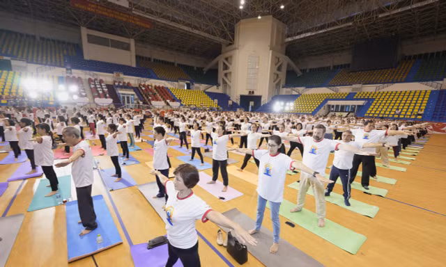 Sôi động Ngày Quốc tế yoga lần thứ 10 tại Việt Nam 