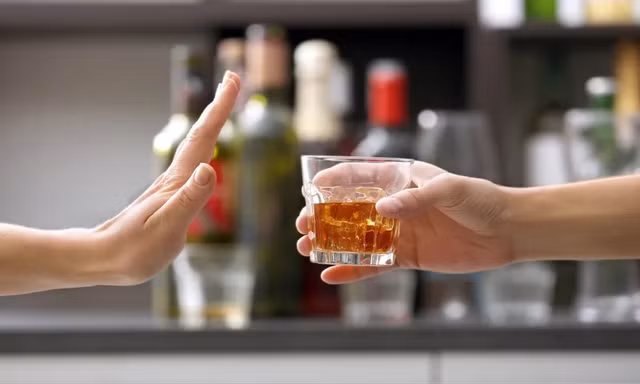 Điều gì sẽ xảy ra khi bạn ngừng uống rượu bia hoàn toàn? 