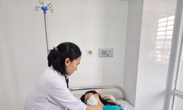 Nguyên nhân 12 học sinh ở Nha Trang bị ngộ độc sau khi ăn tại vỉa hè 