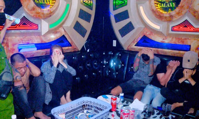 Phát hiện 43 'dân chơi' dương tính với ma tuý trong quán karaoke