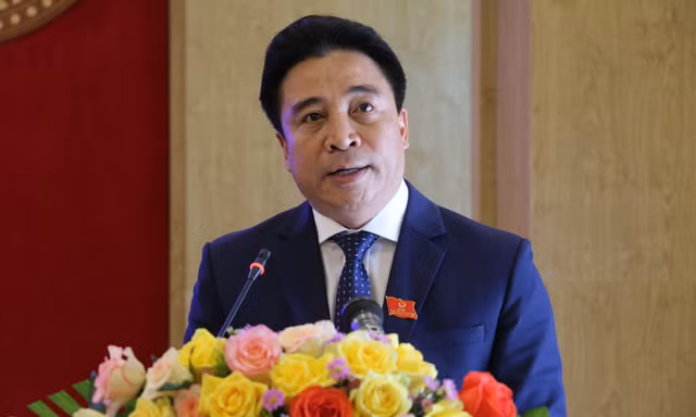 Ông Nguyễn Khắc Toàn phát biểu nhận nhiệm vụ Chủ tịch HĐND tỉnh Khánh Hoà. Ảnh C.H