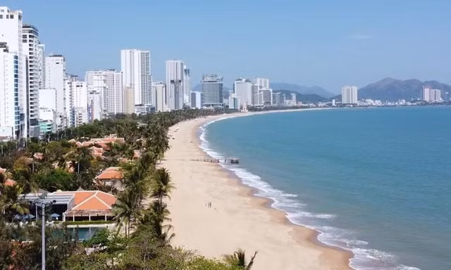 Khu nghỉ dưỡng Ana Mandara chắn đường ra biển Nha Trang của người dân. Ảnh L.H