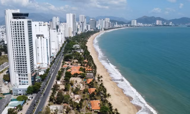Giữ một phần resort 'án ngữ' biển Nha Trang để làm du lịch