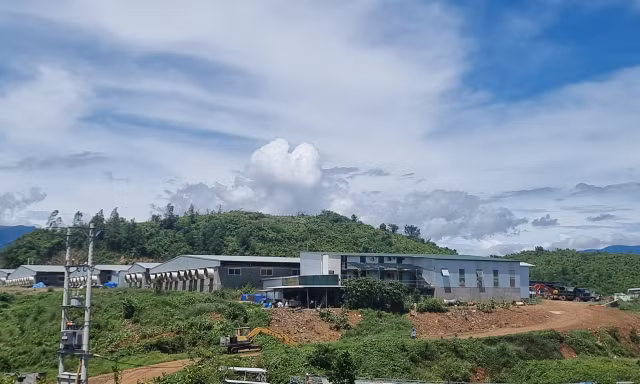 Ngang nhiên xây trại nuôi heo không phép trên đất rừng sản xuất ở Khánh Hòa