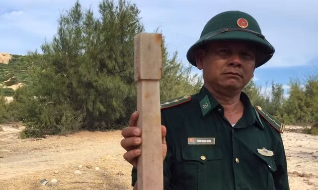 Khánh Hoà cho biết cọc lạ ghi chữ Trung Quốc chỉ là cọc mốc bình thưởng. Ảnh Bộ đội Biên phòng Khánh Hoà cung cấp.