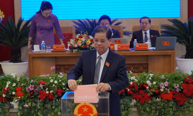Chủ tịch HĐND và UBND tỉnh Khánh Hòa có phiếu tín nhiệm cao nhiều nhất