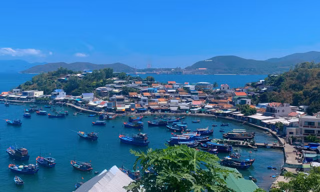 Cuộc sống ít người biết ở hòn đảo du lịch hoang sơ giữa lòng Nha Trang