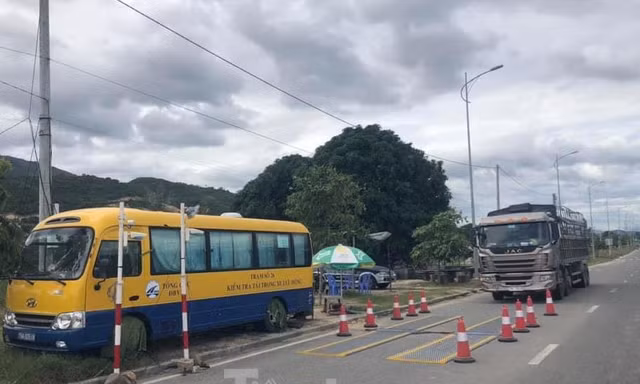 Khánh Hoà: Xe quá tải 'lộng hành', thanh tra giao thông không phát hiện vi phạm?