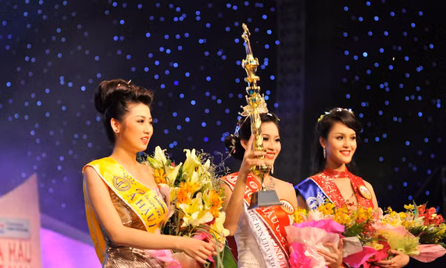 Đặng Thu Thảo đăng quang hoa hậu Việt Nam 2012
