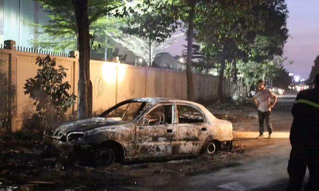 Chiếc xe bị cháy trơ khung 