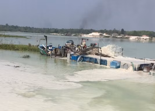 Bộ ra lệnh đóng cửa mỏ, 'cát tặc' vẫn lộng hành trên hồ Dầu Tiếng