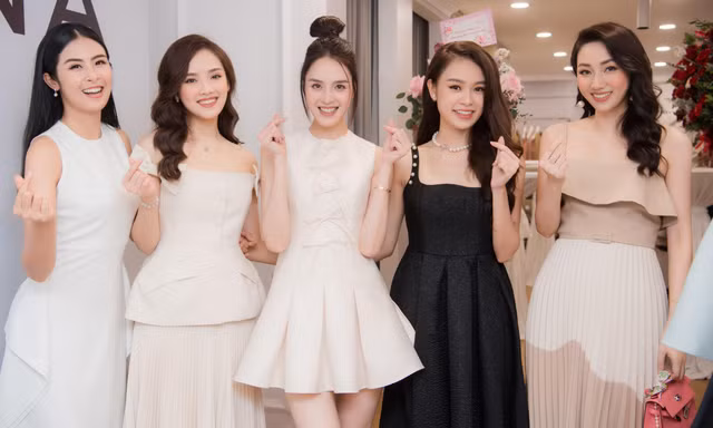 Dàn hoa hậu - á hậu hội ngộ, khoe dáng quyến rũ sau nhiều tháng giãn cách xã hội 