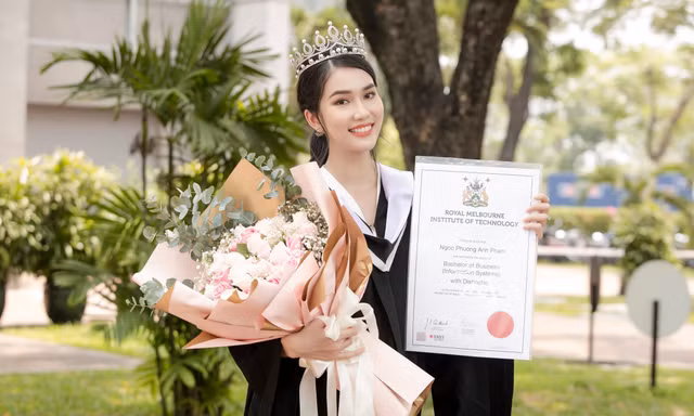 Trang chủ Miss International đăng bài chúc mừng Á hậu Phương Anh đỗ thủ khoa ĐH RMIT