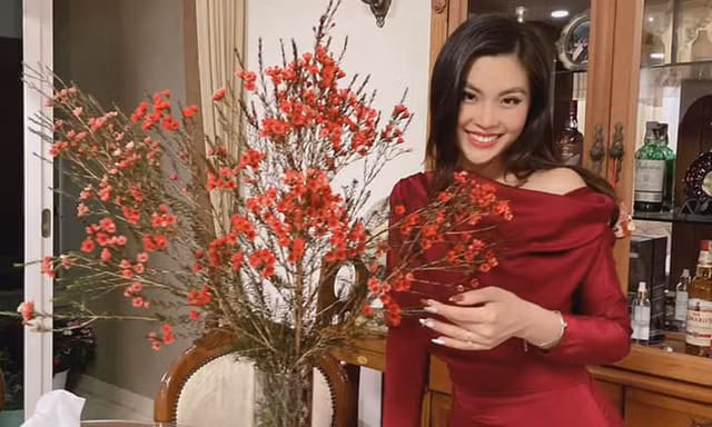 Á hậu Diễm Trang đón Tết cùng con gái ở Sài Gòn, không thể đoàn tụ cùng chồng vì dịch bệnh