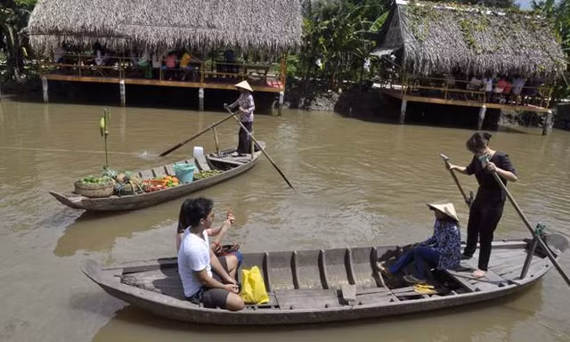 Tái hiện chợ nổi trên sông
