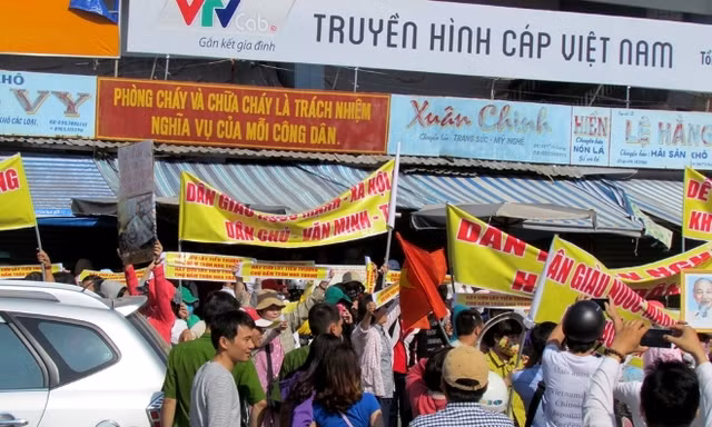 Bị o ép, tiểu thương Chợ Đầm bãi thị?