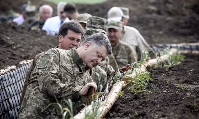 Tận thấy Tổng thống Ukraine dưới chiến hào miền Đông