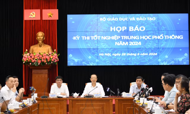 Bộ GD&ĐT họp báo thông tin nóng về kỳ thi tốt nghiệp 