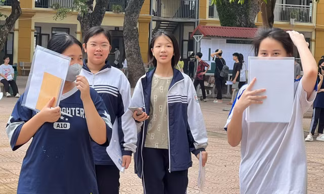 Đề thi tuyển sinh lớp 10 các môn chuyên năm nay thế nào?