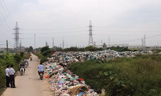 Môi trường nông nghiệp, nông thôn chịu sức ép 'tứ phía'