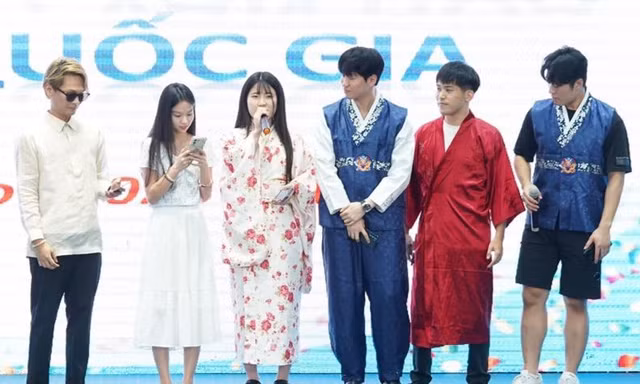 Sinh viên đến từ hơn 30 quốc gia tham gia lễ hội giao lưu văn hóa