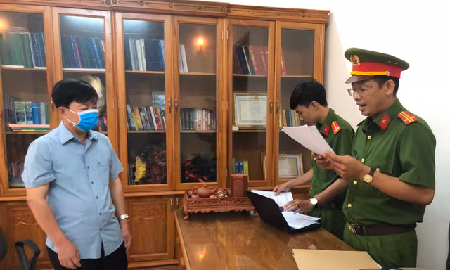 Bắt tạm giam Giám đốc CDC Cà Mau liên quan đến Cty Việt Á