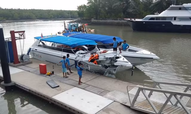 Ca nô đâm nhau trên sông, 22 du khách Nga thương vong