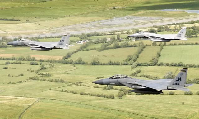 Cứu hộ khẩn cấp tiêm kích F-15 của Mỹ rơi xuống biển Bắc