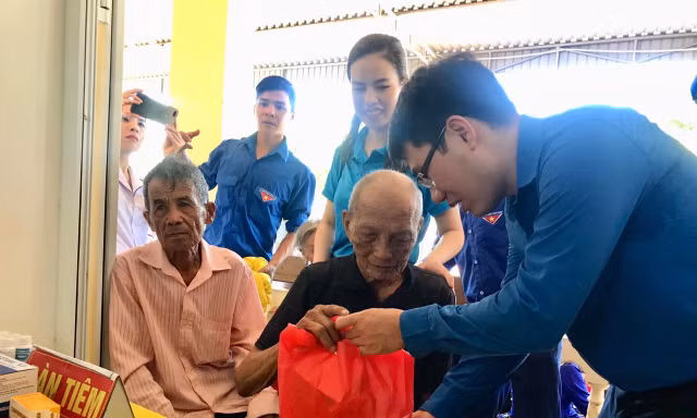 Hành trình tình nguyện đem niềm vui đến cho người dân Hà Tĩnh