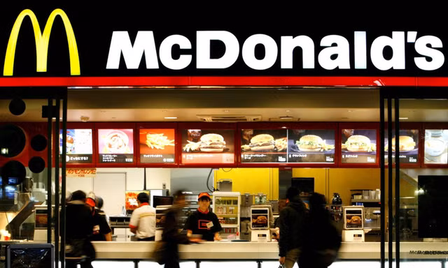 Bị phản ứng dữ dội vì 'đu trend' phản cảm, McDonald's Việt Nam lập tức xin lỗi
