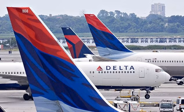 Nhiều khách thủng màng nhĩ, chảy máu mũi trên máy bay Delta Airlines
