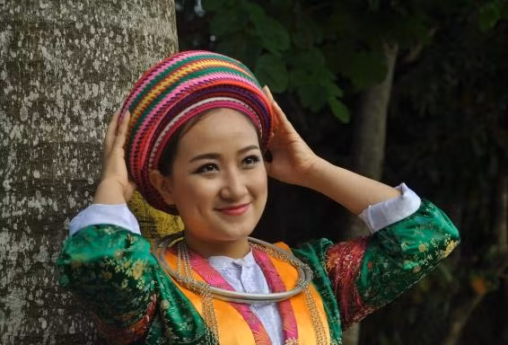 Chiếc khăn xếp của phụ nữ Mông trắng tỉnh Hà Giang. Ảnh: LangvietOnline