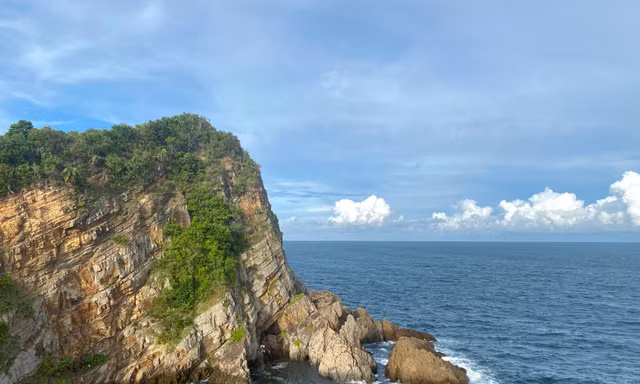 Đồi ngắm sóng tuyệt đẹp ở Cô Tô rất ít người biết 