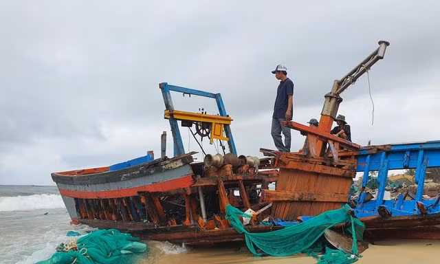 'Mưa gió dị thường ở Nam Trung Bộ gây thiệt hại nặng hơn bão cấp 11-12'