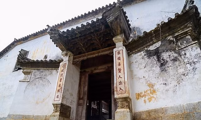 Lạc bước vào dinh thự vua Mèo cổ kính ở Hà Giang