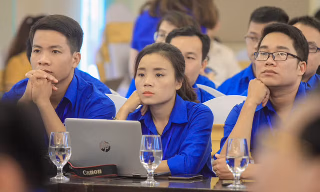 Đảng viên trẻ còn nhiều khó khăn trong quá trình thực hiện Di chúc Chủ tịch Hồ Chí Minh gắn với việc rèn luyện tính trách nhiệm, nói đi đôi với làm. Ảnh: Duy Phạm