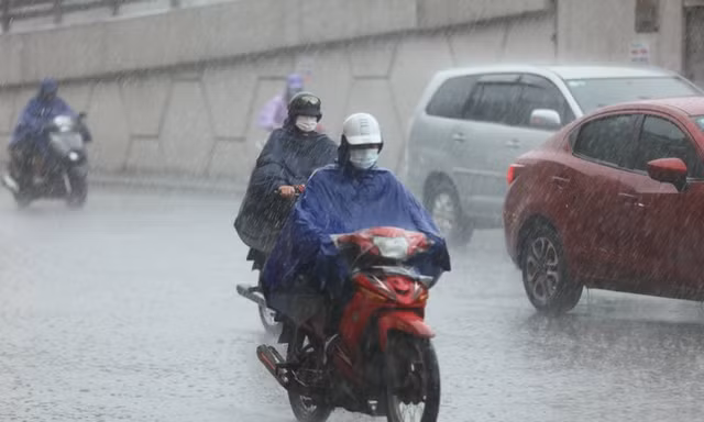 Mưa lớn dài ngày khu vực Trung Bộ: Đề phòng lũ quét, sạt lở đất