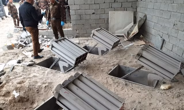 Quân đội Iraq phát hiện các bệ phóng rocket dùng để tấn công căn cứ Taji. Ảnh: Reuters.
