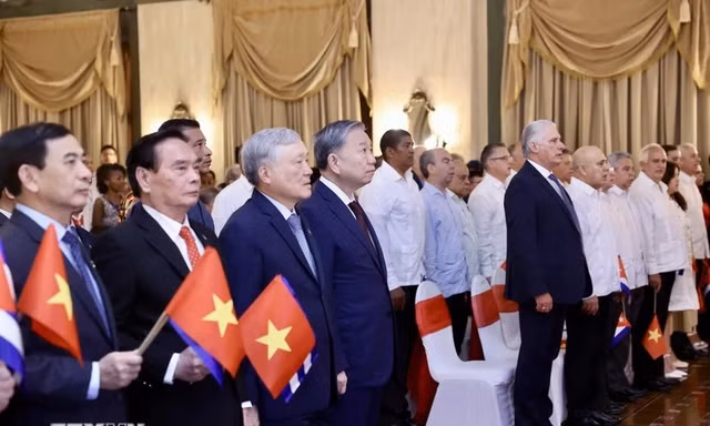Vun đắp tình hữu nghị thủy chung Việt Nam - Cuba mãi mãi trường tồn