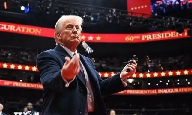 THẾ GIỚI 24H: Tổng thống Mỹ Trump sa thải hơn 1.000 người trong chính quyền tiền nhiệm