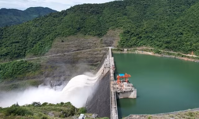 Hồ chứa thủy lợi hoạt động cả trăm năm chưa được 'nghỉ’