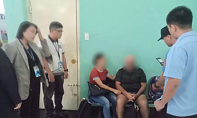 Khách nam bị bắt tại sân bay vì nói đùa có bom trong hành lý