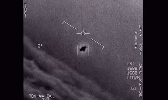 Cư dân Mỹ bất ngờ quay được cảnh UFO 'nhảy múa' trên bầu trời đêm