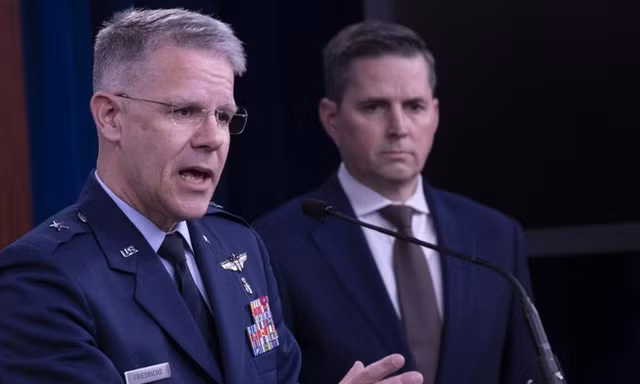 Phát ngôn viên Bộ Quốc phòng Mỹ Jonathan Hoffman trong cuộc họp báo ngày 5-10. Ảnh: REUTERS