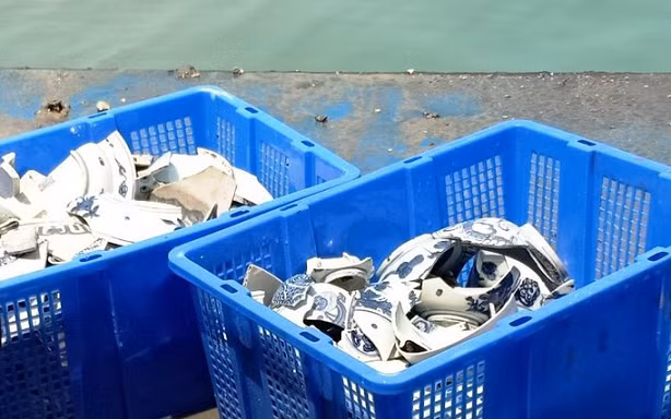 10.000 cổ vật từ tàu đắm bỏ phơi nắng giữa cảng